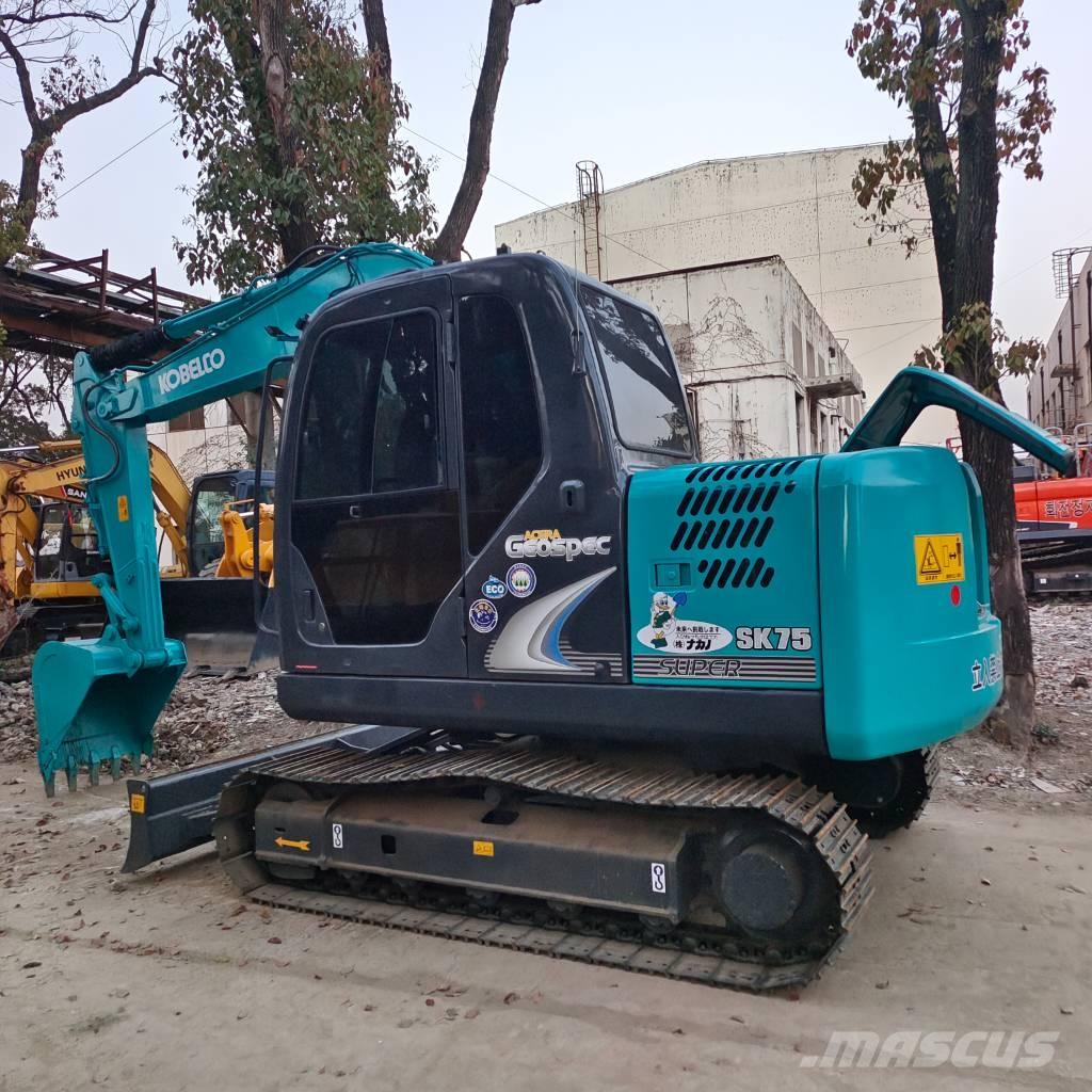 Kobelco SK75 Midikaivukoneet 7t - 12t