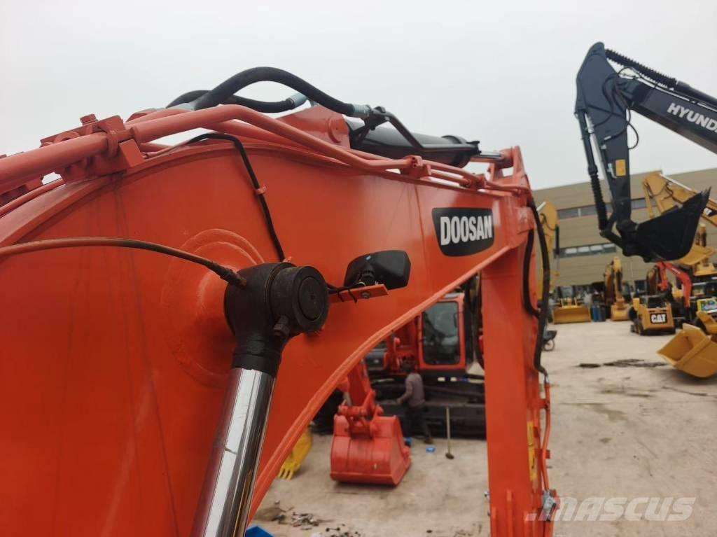 Doosan DX 140 Telakaivukoneet
