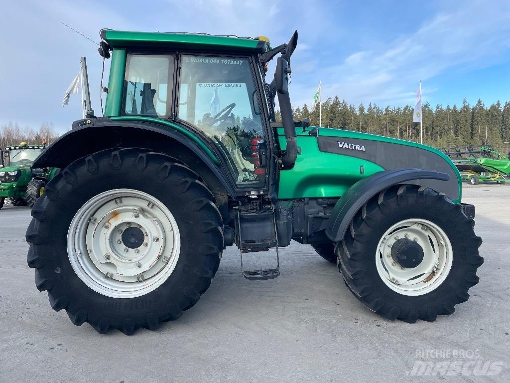 Valtra T 151 Traktorit