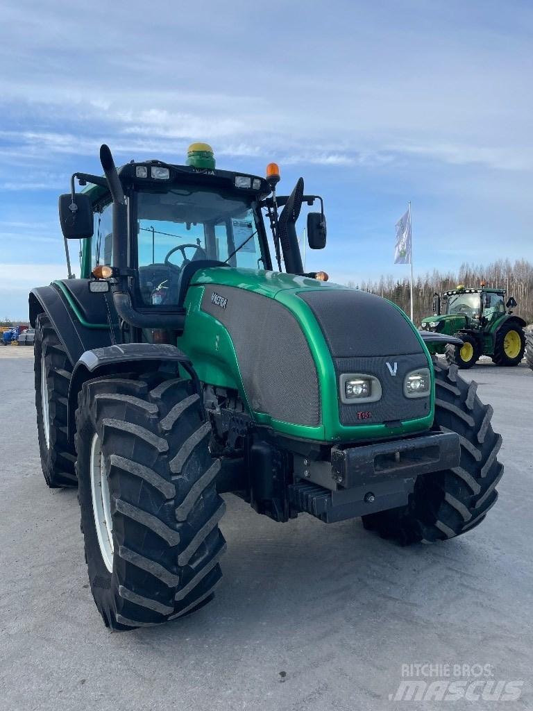 Valtra T151 Traktorit