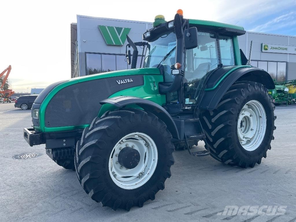 Valtra T151 Traktorit