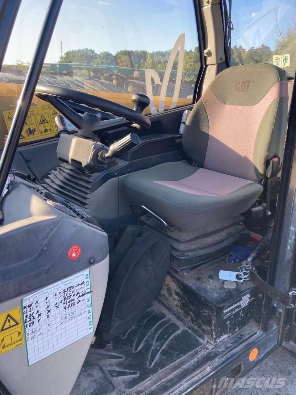 CAT TH 4070 Maatalouskurottajat