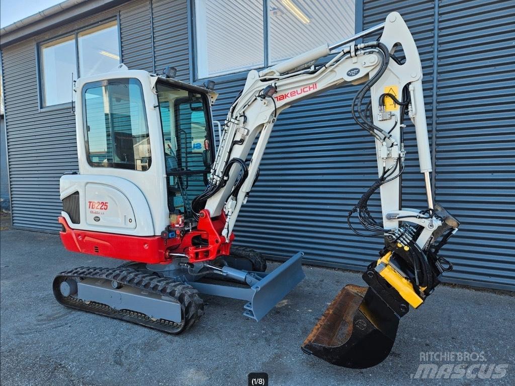 Takeuchi TB 225 Minikaivukoneet < 7t
