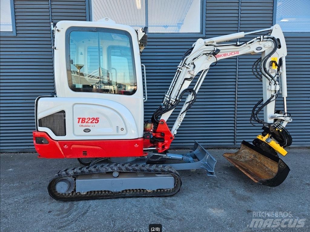 Takeuchi TB 225 Minikaivukoneet < 7t