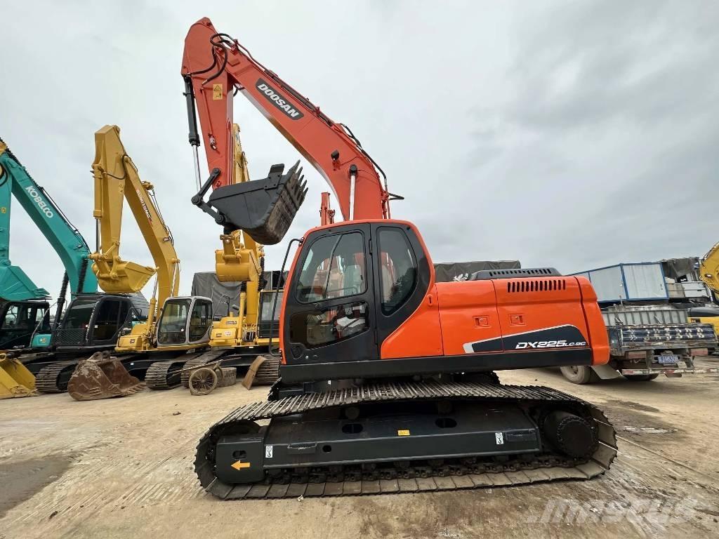 Doosan DX225LC-9C Telakaivukoneet