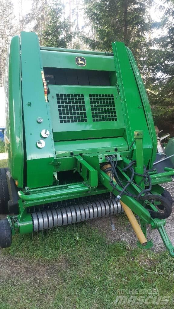 John Deere 854 Pyöröpaalaimet