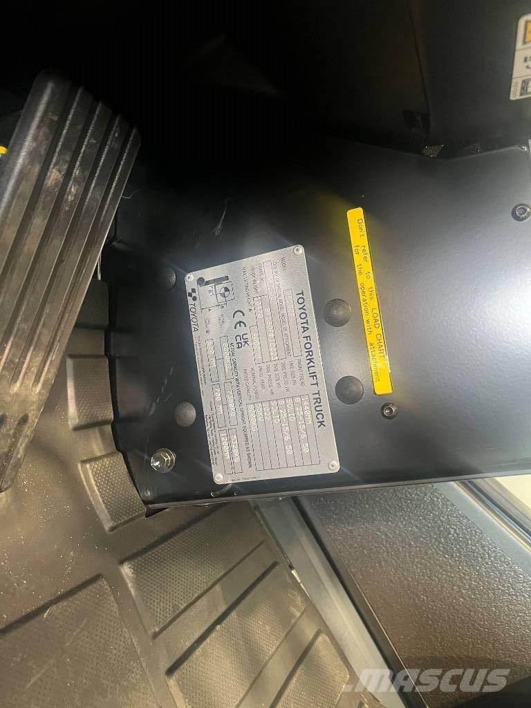 Toyota 8 FD 80 F Dieseltrukit