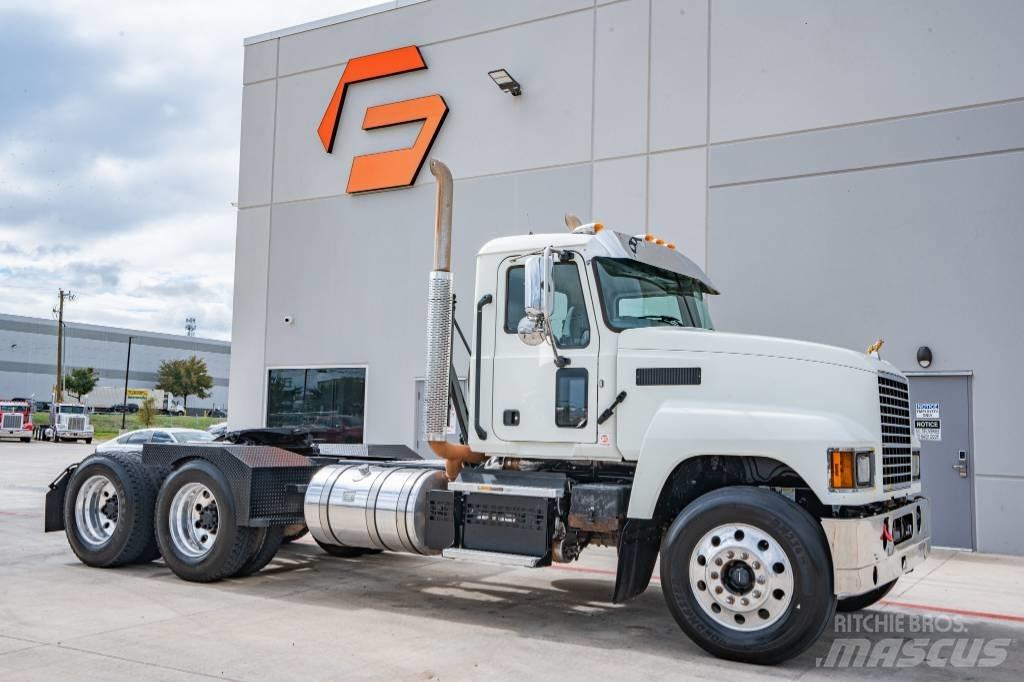Mack Pinnacle 64T Vetopöytäautot