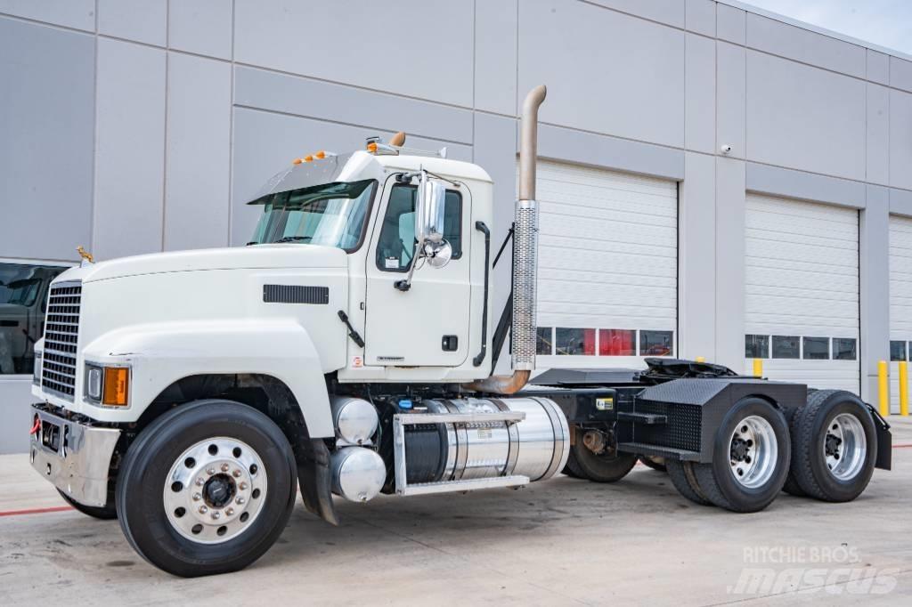 Mack Pinnacle 64T Vetopöytäautot