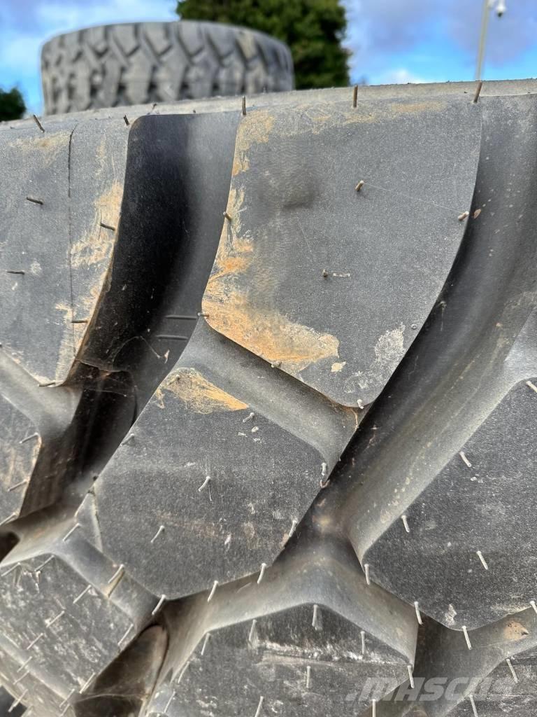  ROCK RADIAL 23.5R25 Renkaat ja vanteet