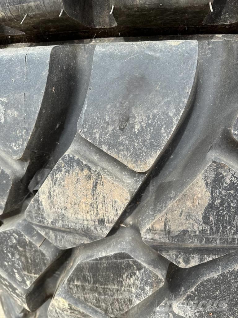  ROCK RADIAL 23.5R25 Renkaat ja vanteet