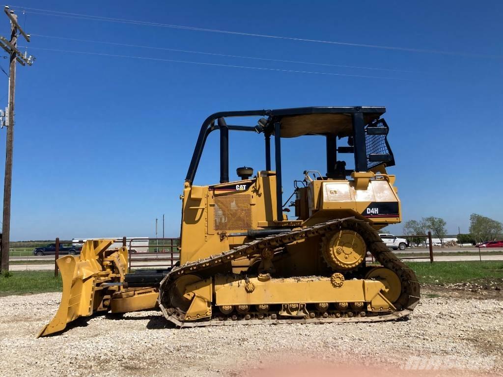 CAT Bulldozer D4H Telaketjupuskutraktorit