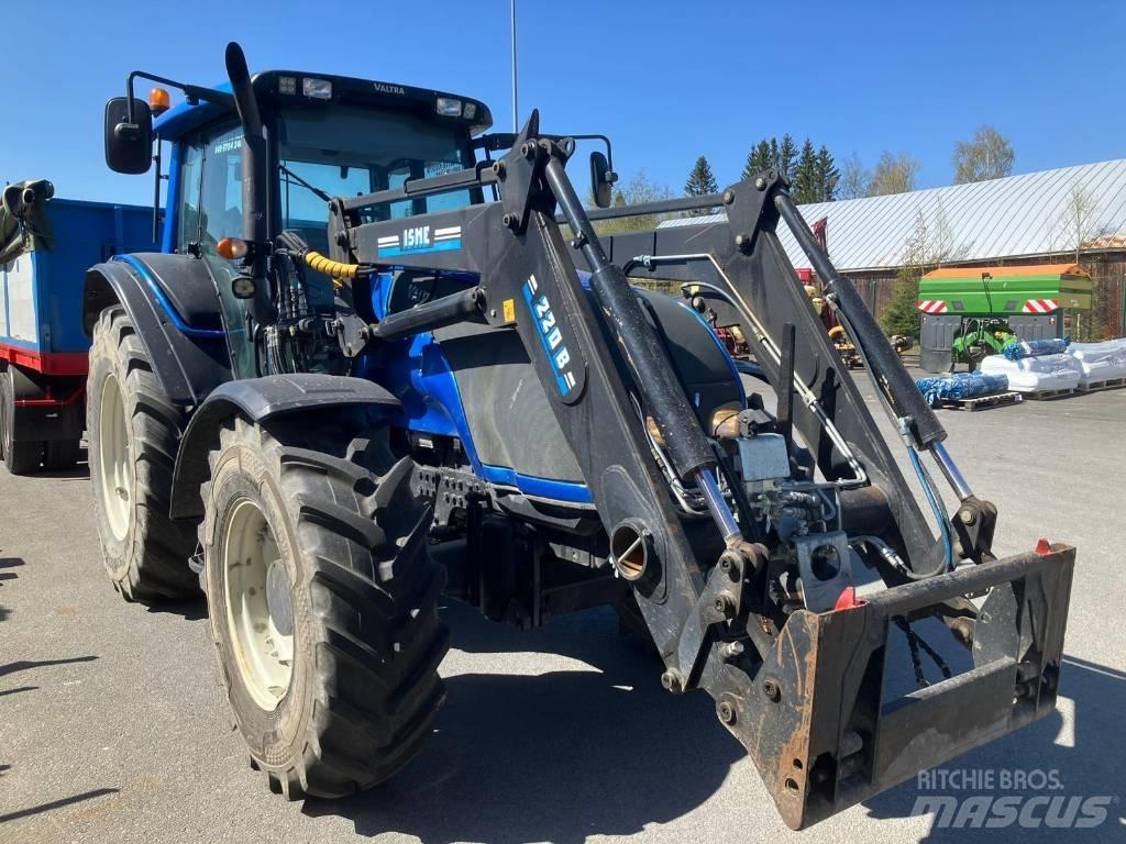 Valtra T 151 Traktorit