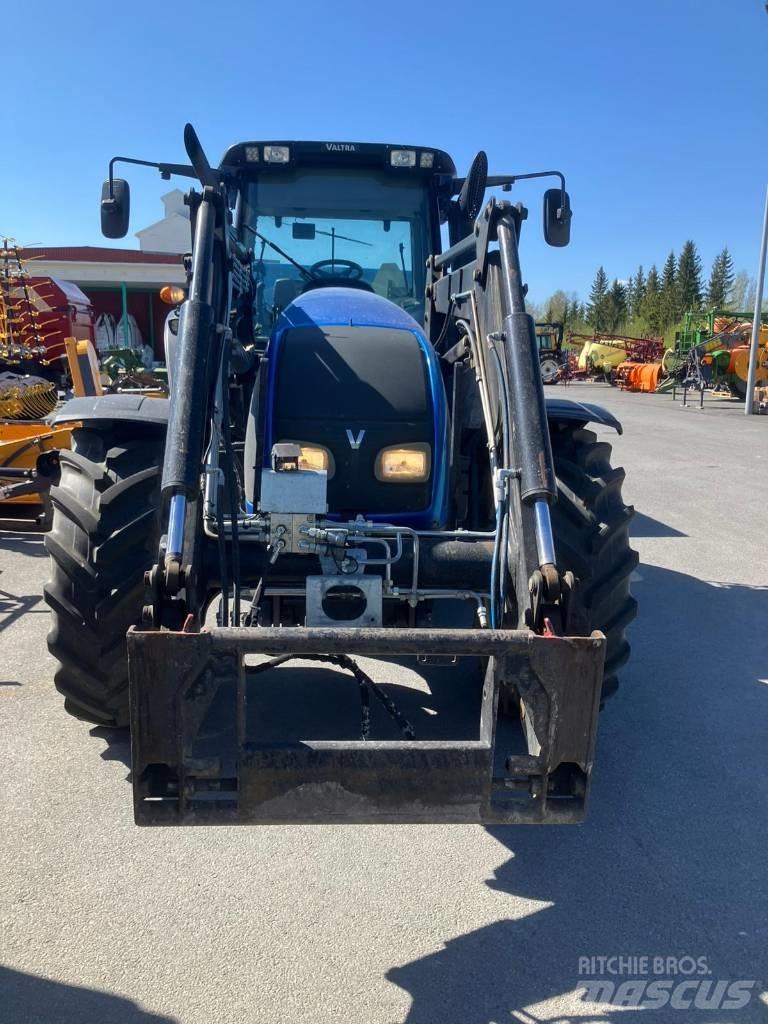 Valtra T 151 Traktorit