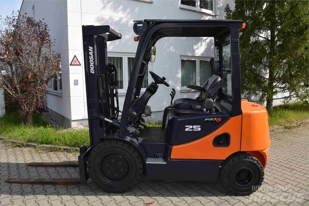 Doosan D 25 S-5 Dieseltrukit