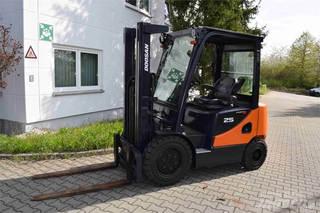 Doosan D 25 S-5 Dieseltrukit