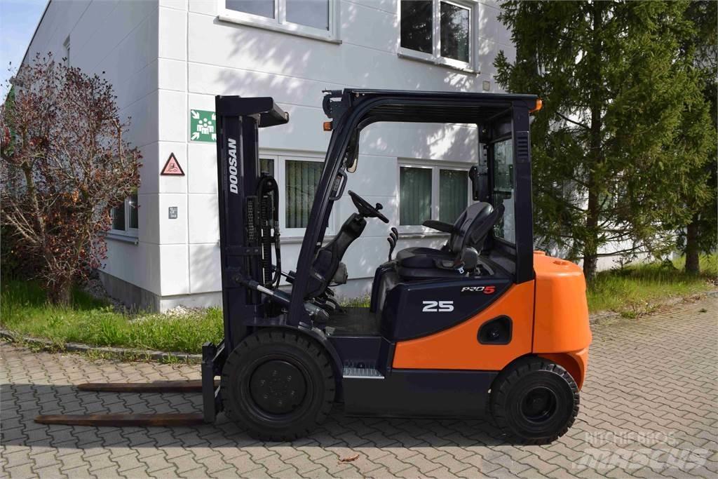 Doosan D 25 S-5 Dieseltrukit