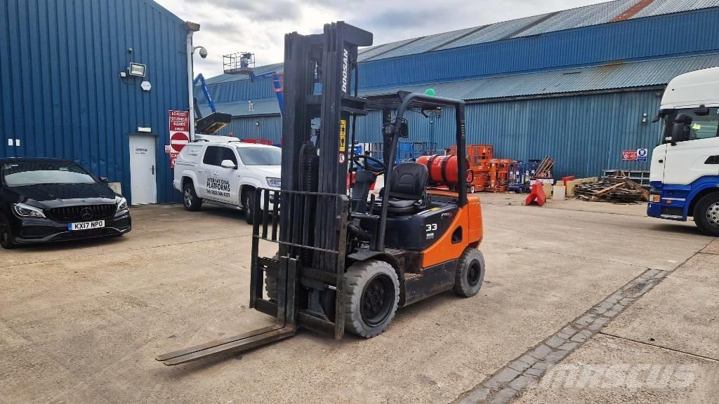 Doosan G 33 P-5 Nestekaasutrukit