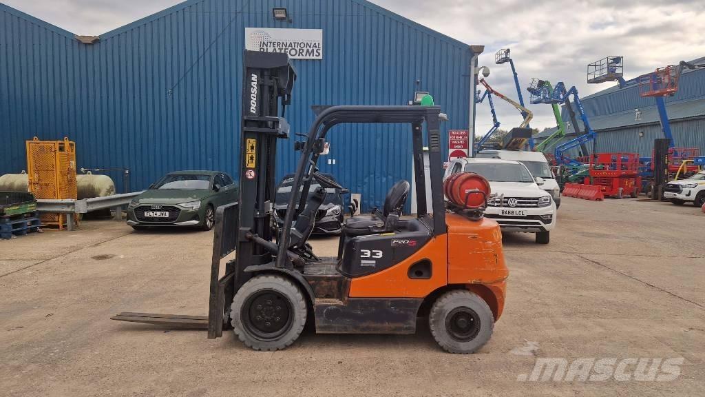 Doosan G 33 P-5 Nestekaasutrukit