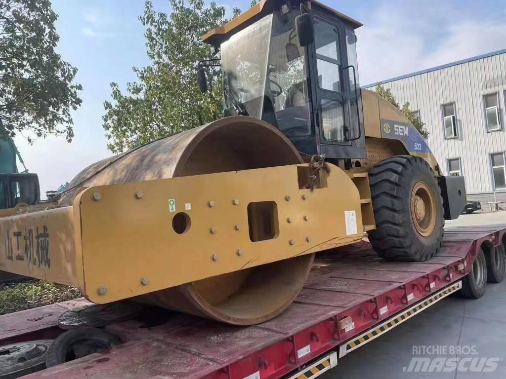 SEM 8220 road roller Yksivalssijyrät