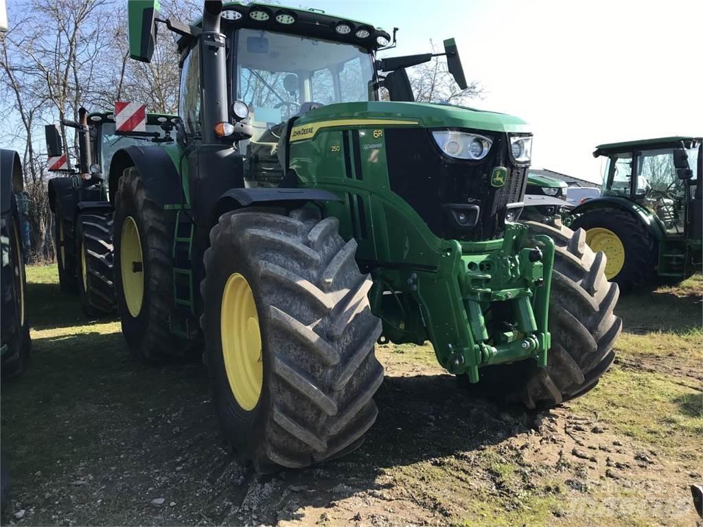 John Deere 6R 250 Traktorit