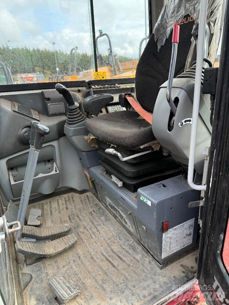 Takeuchi TB 230 Minikaivukoneet < 7t