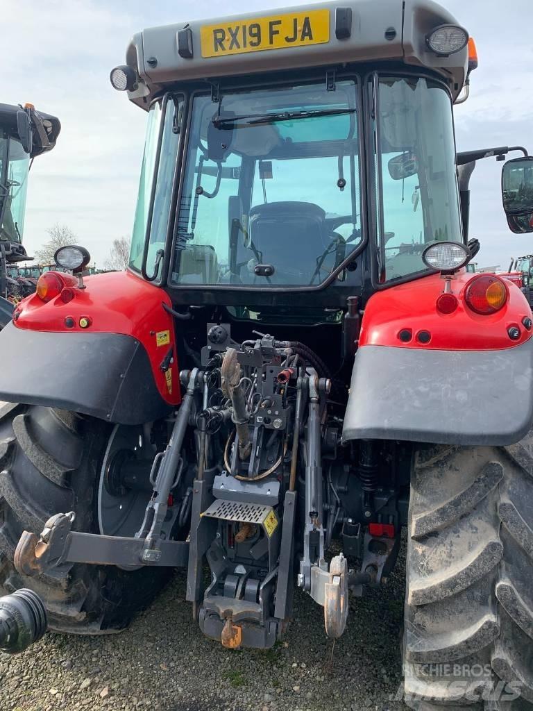 Massey Ferguson 5712 Traktorit