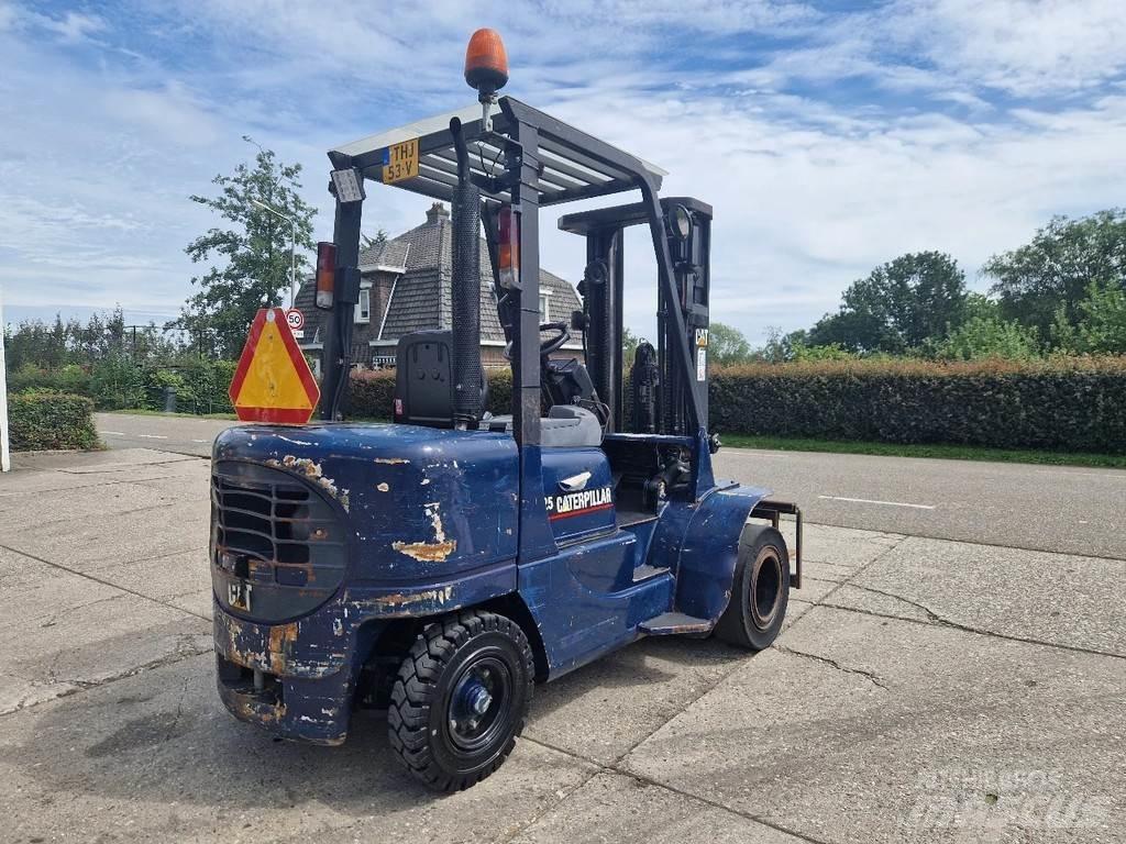 CAT DP25K Dieseltrukit