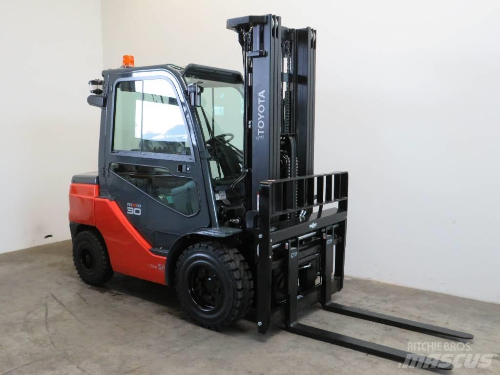 Toyota 52-8 FDF 30 Dieseltrukit