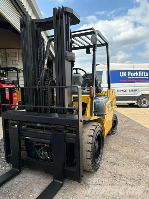 CAT DP 35 N Dieseltrukit