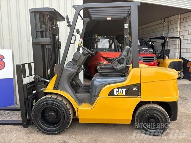 CAT DP 35 N Dieseltrukit