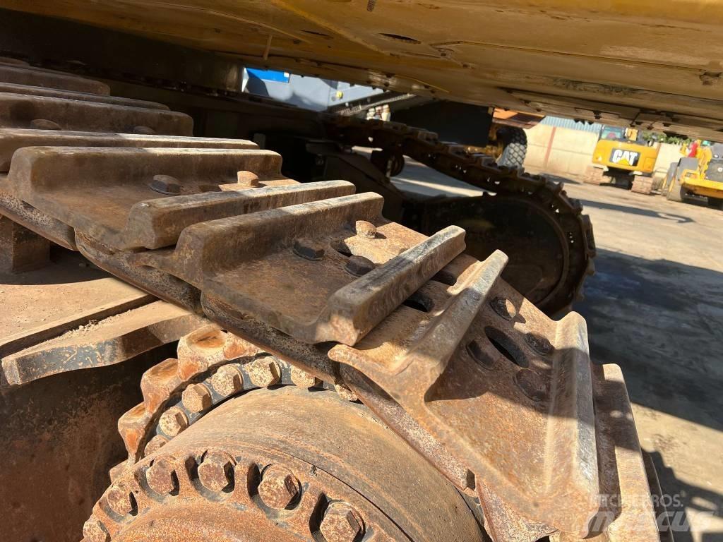 CAT 390 D Telakaivukoneet