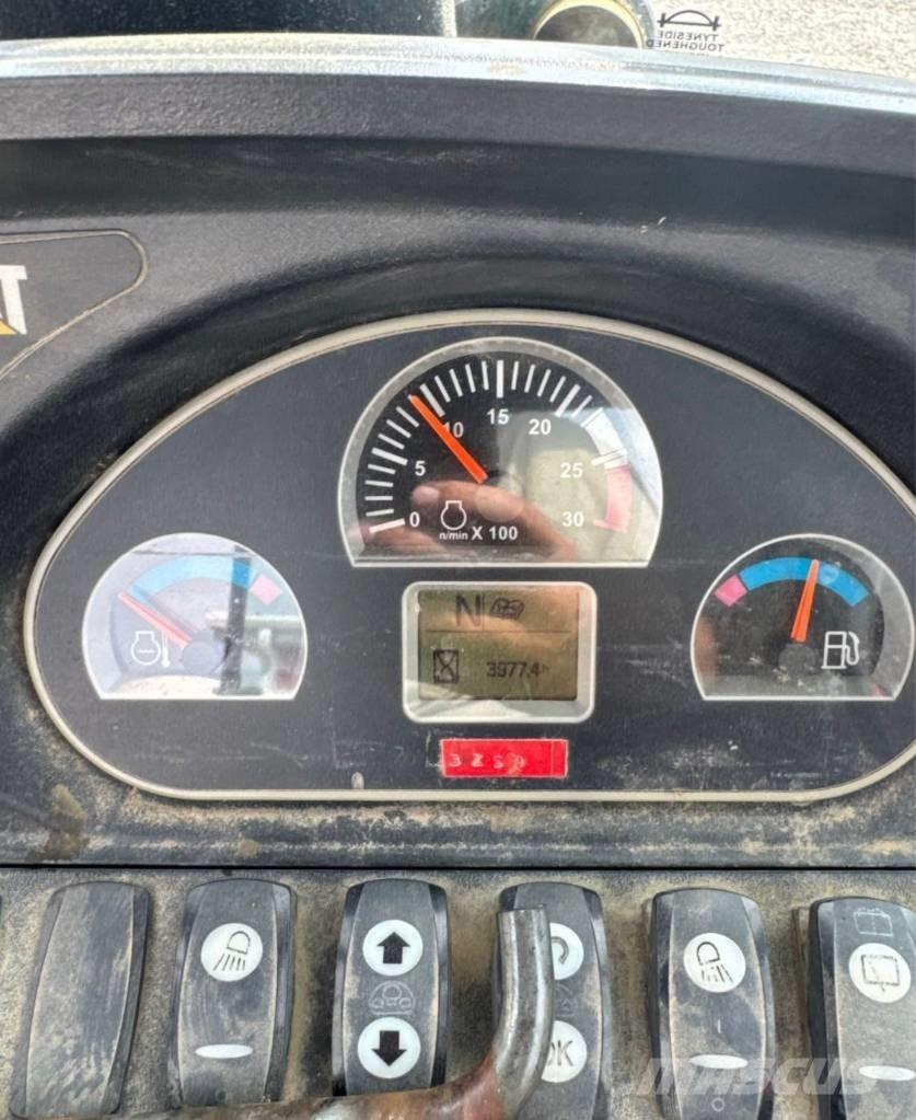 CAT 420 F Kaivurikuormaajat