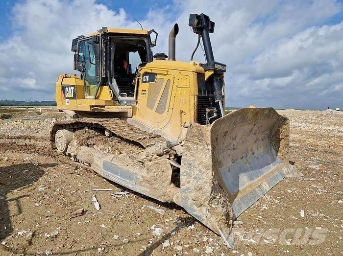 CAT D7E Telaketjupuskutraktorit