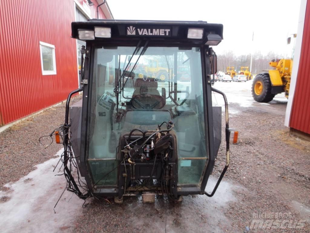 Valmet 8600 Ohjaamo ja sisusta