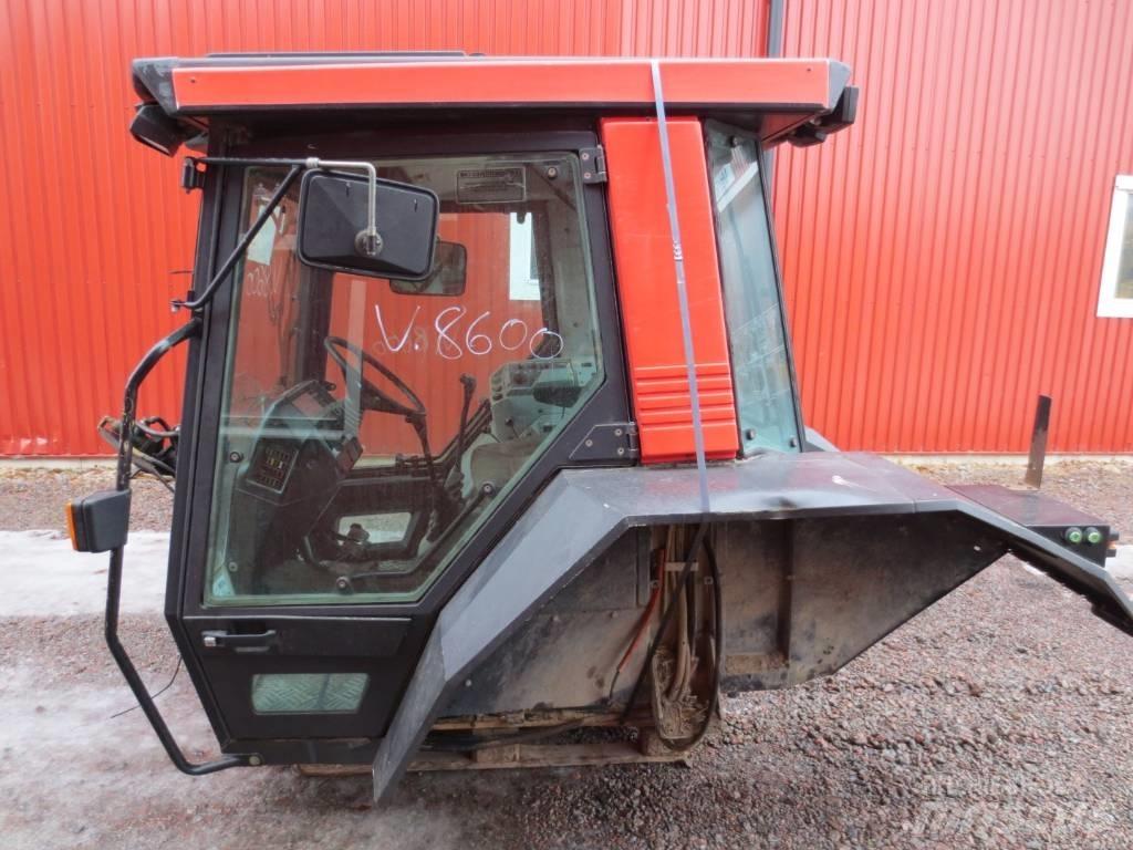 Valmet 8600 Ohjaamo ja sisusta