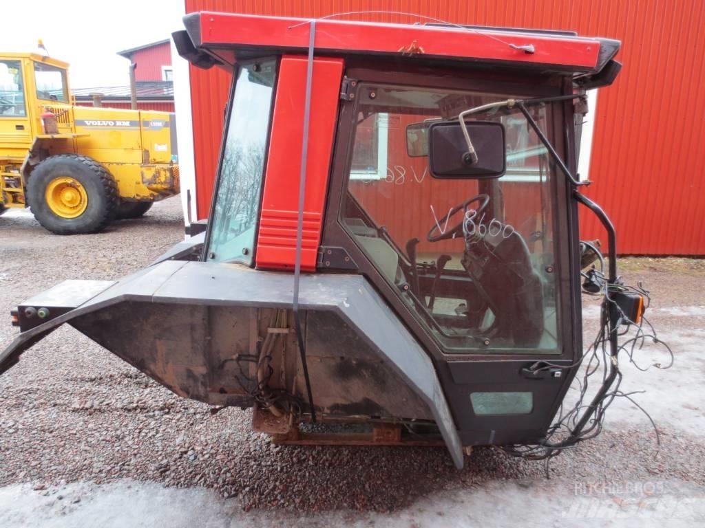 Valmet 8600 Ohjaamo ja sisusta