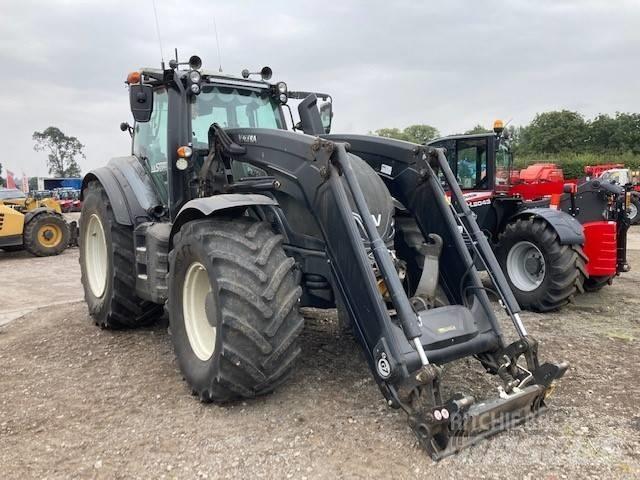 Valtra T214 Versu Traktorit