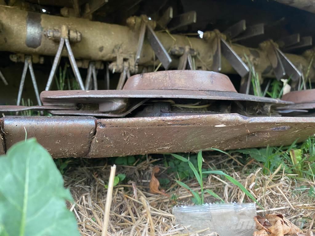 John Deere 131 Pyörillä varustetut leikkurit
