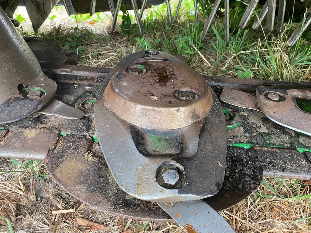 John Deere 131 Pyörillä varustetut leikkurit