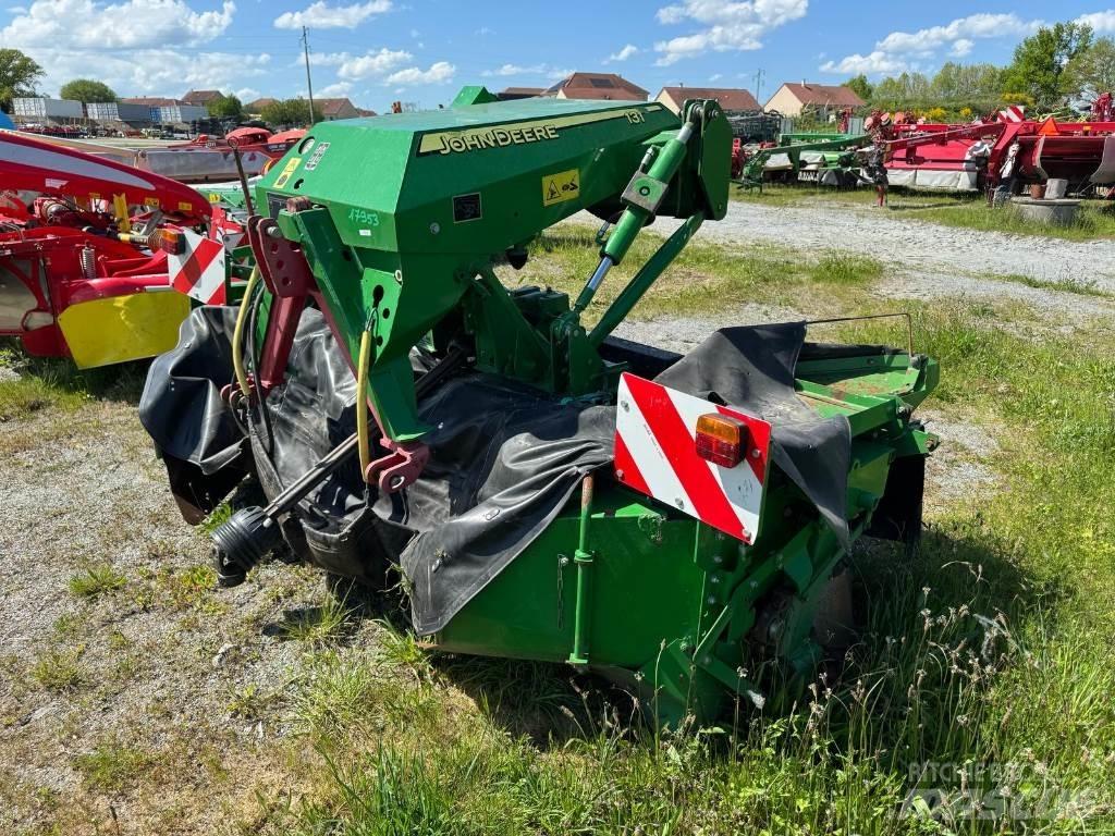John Deere 131 Pyörillä varustetut leikkurit