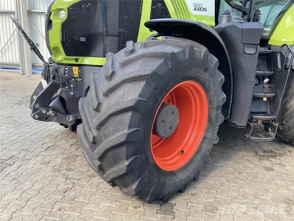 CLAAS Axion 920 Traktorit