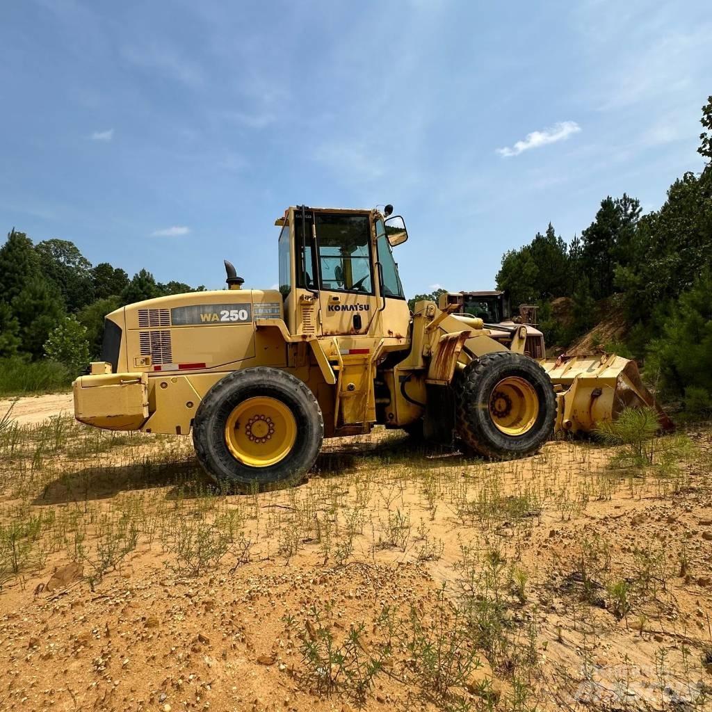 Komatsu WA 250 L-5 Pyöräkuormaajat