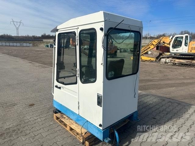 Fuchs MHL 330 Ohjaamo ja sisusta
