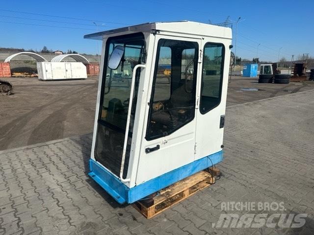 Fuchs MHL 330 Ohjaamo ja sisusta