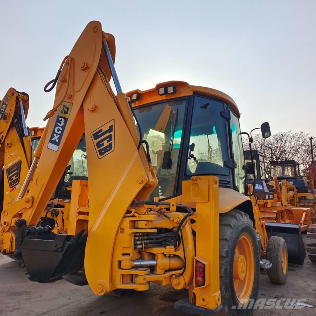 JCB 3 CX Kaivurikuormaajat