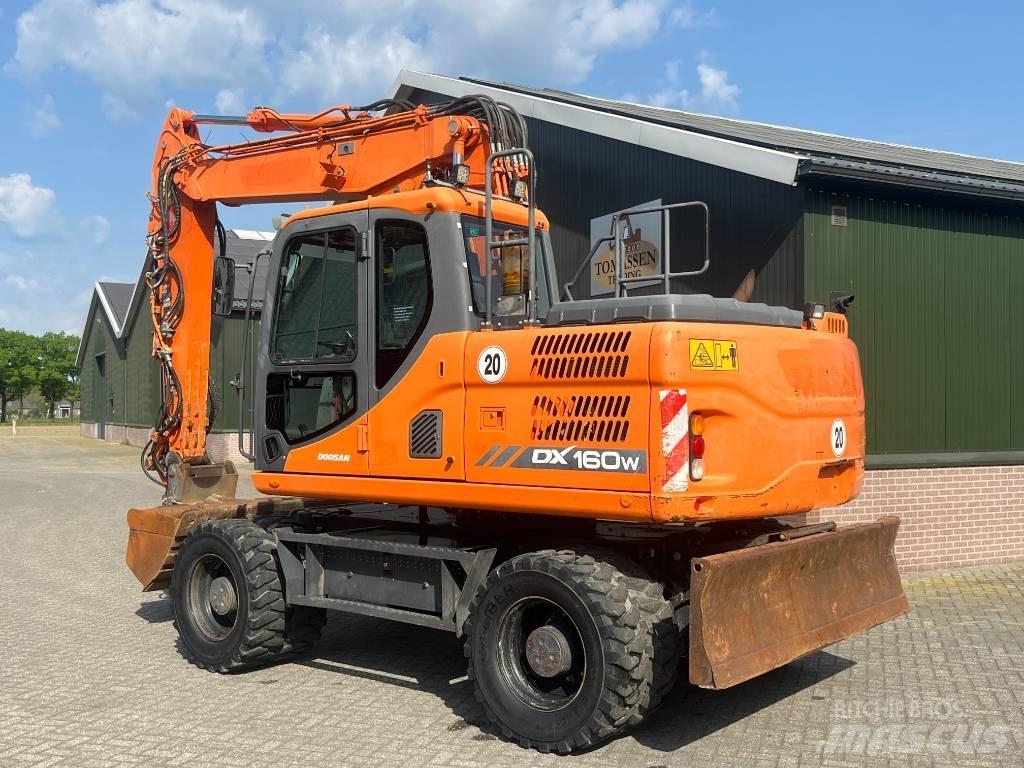 Doosan DX 160 W-3 Pyöräkaivukoneet
