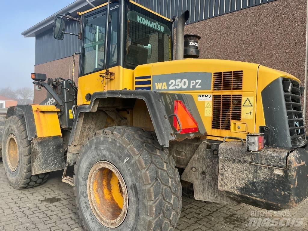 Komatsu WA 250 PZ-5 Pyöräkuormaajat