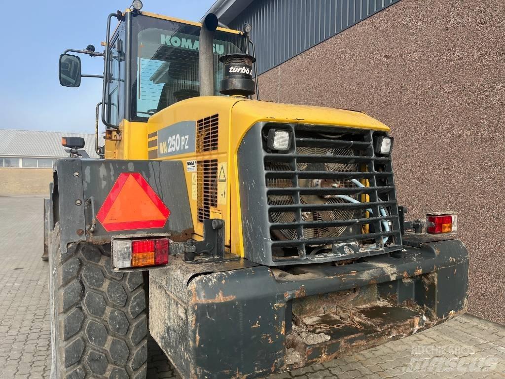 Komatsu WA 250 PZ-5 Pyöräkuormaajat
