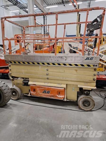 JLG 3246 ES Saksilavat